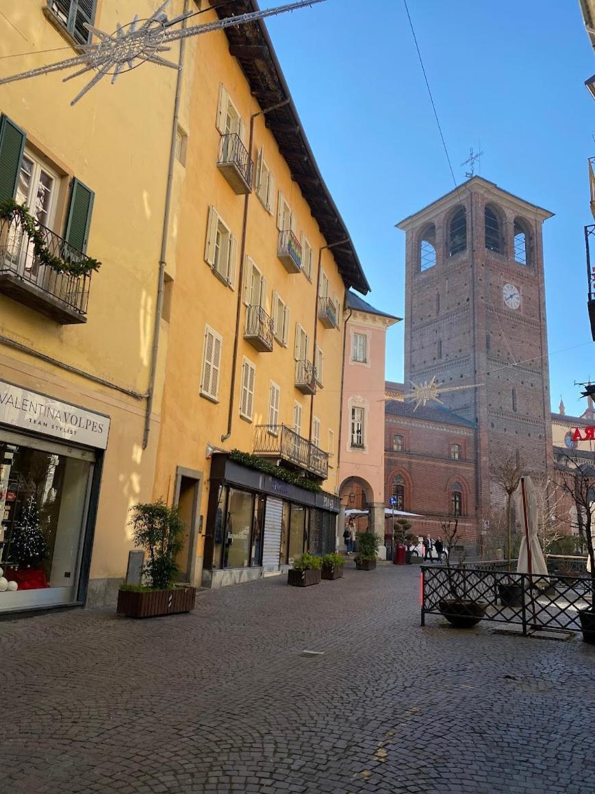 Maschera Di Ferro Appartamento In Centro Storico Pinerolo Exteriör bild