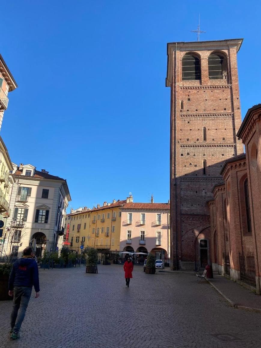 Maschera Di Ferro Appartamento In Centro Storico Pinerolo Exteriör bild
