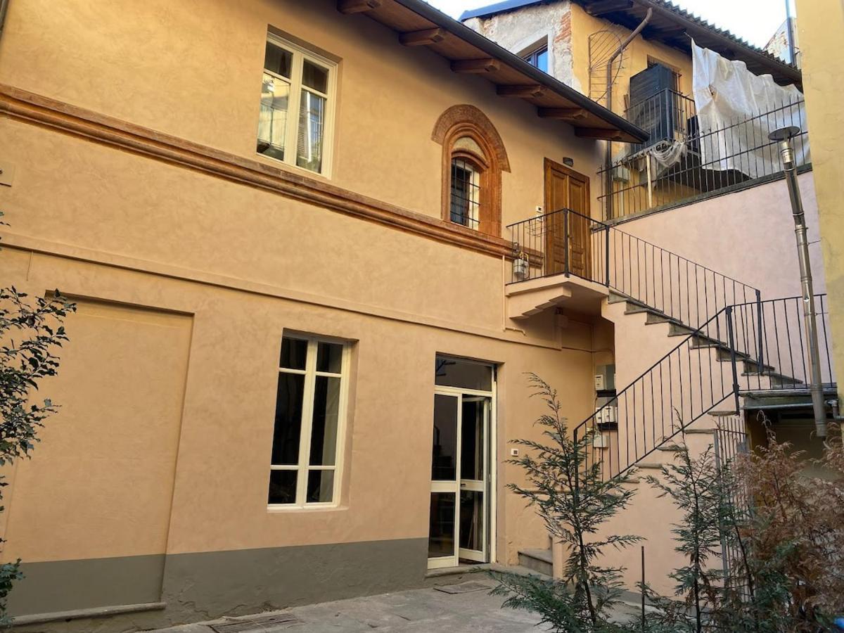 Maschera Di Ferro Appartamento In Centro Storico Pinerolo Exteriör bild